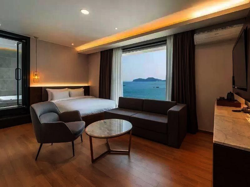 Stubborn Hotel Geoje Exterior foto